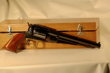 Modelo NEW MODEL ARMY, SANTA BARBARA, CAL.44 en muy buen estado, en el precio se incluyen: Revolver + 02