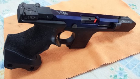 Pues lo dicho, pongo en venta está magnífica Hammerli SP20 RRS, de un compañero y amigo.
La pistola está 10