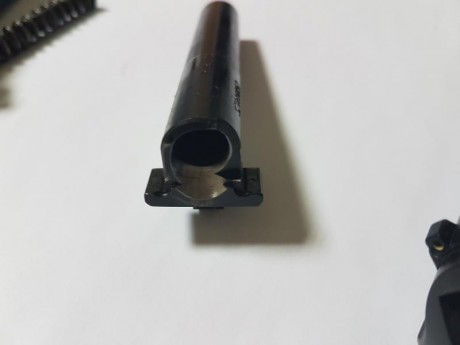 Un compañero vende una Beretta 9000 S, ha sido portada pero apenas ha disparado ni 200 tiros. Pasó número 82