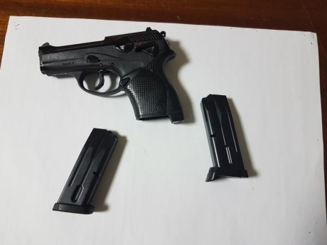 Un compañero vende una Beretta 9000 S, ha sido portada pero apenas ha disparado ni 200 tiros. Pasó número 81