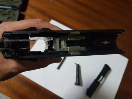 Un compañero vende una Beretta 9000 S, ha sido portada pero apenas ha disparado ni 200 tiros. Pasó número 80