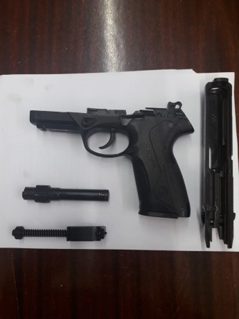 Un compañero vende su Beretta PX4 Storm, que utilizaba para servicio por lo que apenas ha disparado. Doy 10