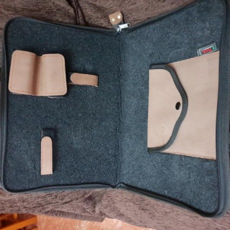 Buenos días ,
  Vendido  
Saco a la venta un estuche de piel ( o funda como prefiráis llamarlo ) porta 01