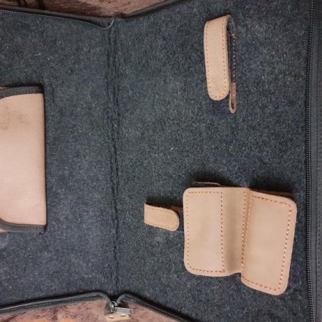 Buenos días ,
  Vendido  
Saco a la venta un estuche de piel ( o funda como prefiráis llamarlo ) porta 00