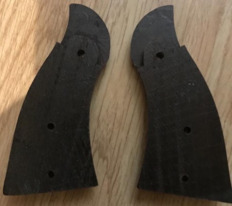 Vendo cachas originales para revolver S&W
Precio 20 €
Estan en Barcelona 41