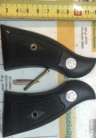 Vendo cachas originales para revolver S&W
Precio 20 €
Estan en Barcelona 40