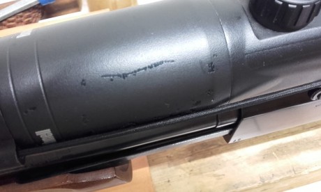 Un amigo me pide que ponga a la venta este visor.

Tiene algunas marcas exteriores de uso, pero las lentes 20