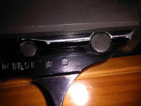 Hola 
Vendo pistola semiautomática WALTHER P1, calibre 9 Parabellum-
Con dos cargadores y cachas de madera 41