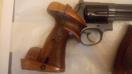 Revolver Llama Olimpic Precisión cal 38 sp, impecable estado, muy pocos disparos. 325€ con dos juegos 00