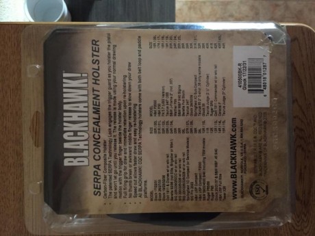 Vendo funda de extracción rápida para Glock 17, adjunto fotos. Precio 30€ puesta en casa, funda sin uso. 01