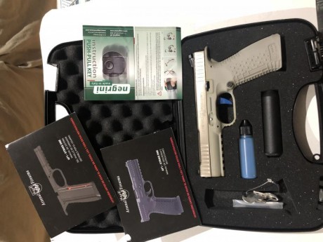 Hola buenas vendo
Pistola strike one speed la vendo con 5 cargadores con tapas de aluminio azul y piezas 12