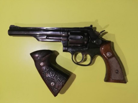 Hola o todos.
Un compañero del club me pide que le anuncie este revólver.
Es un LLama comanche de 6" 00