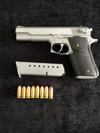 La pistola ha sido guiada en F recientemente, estaba guiada en A, no tiene más de 150 tiros, calibre 45 00