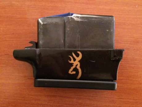Vendo, o cambio por cargador de dos balas con tapa para Browning BAR MK3 del 9. 3 x 62. 
60 €. 00