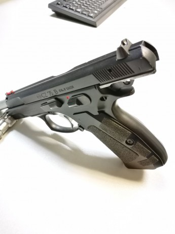 Hola, Vendo CZ75B de 9mm, perfecta para comenzar en IPSC, funda de extracción rápida, dos cargadores y 02