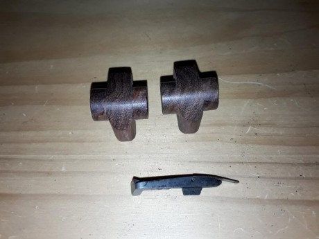  20181101_183655.jpg  20181101_183723.jpg  20181101_183809.jpg 
Retenida con su muelle para P08 original 00