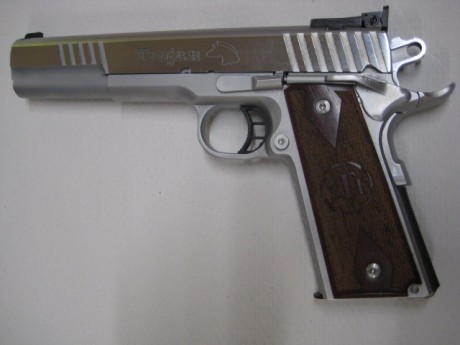 Un amigo me ha pedido que le anuncie esta pistola S.T.I. Tojan de seis pulgadas.

Pide por ella 1.050,00 02