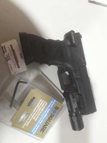Hola, 
Vendo funel, marca B square , modelo mag well, para Glock 17 tercera generación, aunque vale para 00
