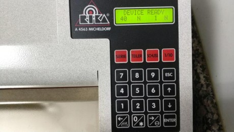 Hola compañeros.

Estoy vaciando mi armario y pongo a la venta mi máquina de puntuación electrónica de 02