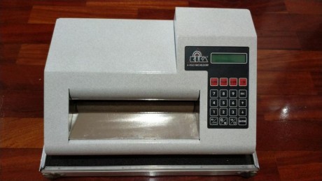 Hola compañeros.

Estoy vaciando mi armario y pongo a la venta mi máquina de puntuación electrónica de 01