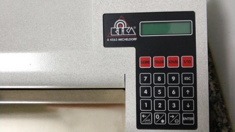 Hola compañeros.

Estoy vaciando mi armario y pongo a la venta mi máquina de puntuación electrónica de 00