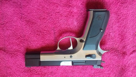 Vendo esta pistola suiza de la marca Sphinx. Os recomiendo que busqueis por internet informacion de esta 02