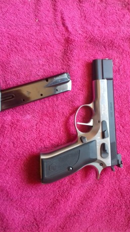 Vendo esta pistola suiza de la marca Sphinx. Os recomiendo que busqueis por internet informacion de esta 00