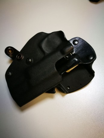 Hola, Vendo CZ75B de 9mm, perfecta para comenzar en IPSC, funda de extracción rápida, dos cargadores y 11