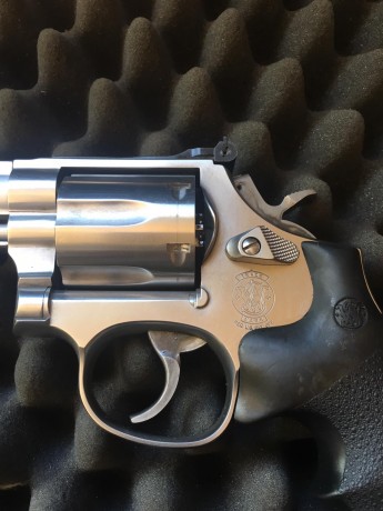 Vende un buen amigo mio este precioso revolver de 6 pulgadas S&W 357 Magnum muy muy nuevo.
Poco uso 00