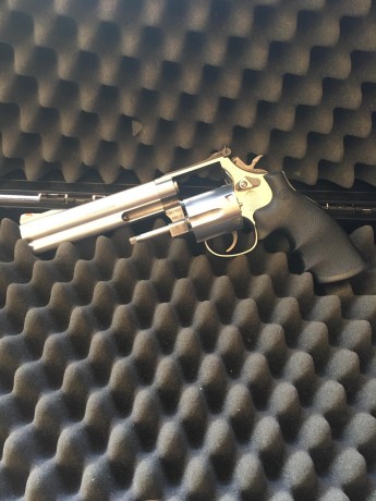 Vende un buen amigo mio este precioso revolver de 6 pulgadas S&W 357 Magnum muy muy nuevo.
Poco uso 11