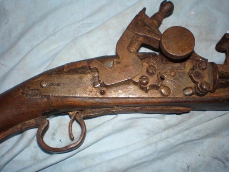 Pues eso, ha salido del trastero, y no puedo identificar solo he visto un rifle con el mismo mecanismo 11