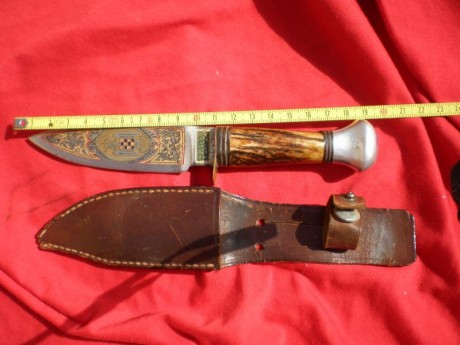 Pues eso vendo un cuchillo damasquinado, que ya lo puse en armas blancas, y salio que era de las juventudes 12