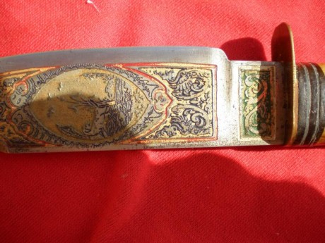 Pues eso vendo un cuchillo damasquinado, que ya lo puse en armas blancas, y salio que era de las juventudes 20
