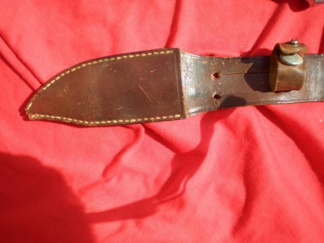 Pues eso vendo un cuchillo damasquinado, que ya lo puse en armas blancas, y salio que era de las juventudes 31