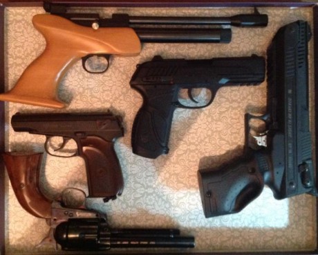 Hola, vendo mi colección de armas de aire y co2.
 Zoraki ho01 aire monotiro 200€
Umarex makarov co2 60€
Umarex 00