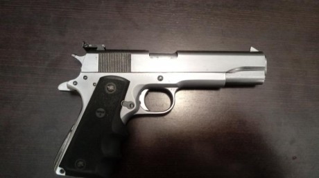 Por falta de cupo necesito vender este arma del 45 acp.
Es una norinco esta guiada en F

LLeva un alza 00