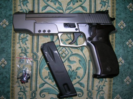 Hola a todos.
Vendo una estupenda pistola Sig Sauer P 226 S.
Es una magnífica pistola de precisión en 02