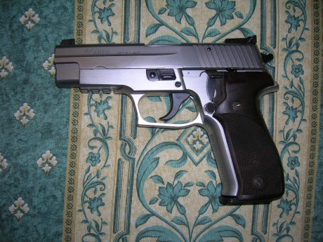 Hola a todos.
Vendo una estupenda pistola Sig Sauer P 226 S.
Es una magnífica pistola de precisión en 01
