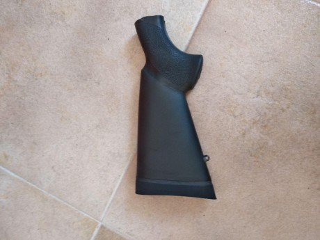 Pues se pone en venta una culata de la marca HOGUE modelo SHORT LOOP de 12" para las MOssberg 500/590 01