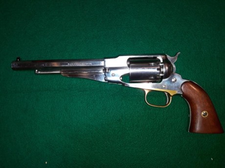 Vendo revolver Remigton 1858 Pietta calibre 44 de acero inoxidable por no usarlo. Se encuentra en Madrid 00