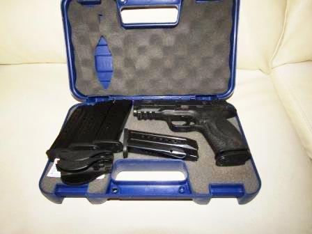 :zombie1:  :zombie1: Smith & Wesson MP9 en perfecto estado 
Muy poco usado 
Viene con maletin y cinco 02