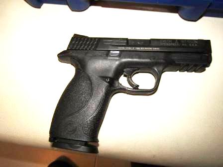 :zombie1:  :zombie1: Smith & Wesson MP9 en perfecto estado 
Muy poco usado 
Viene con maletin y cinco 01