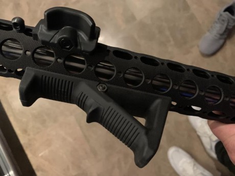 Hola, vendo grip angular MAGPUL AFG2 en Color negro, poco uso.
Precio 40 envío a península incluido 
Saludos 01