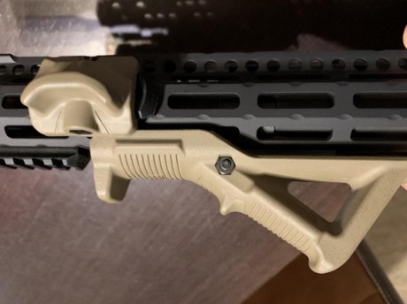 Hola vendo grip angular MAGPUL AFG en color FDE.
Precio 40 envío a península incluido
Saludos 02