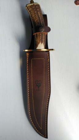 Se vende cuchillo de remate Muela Magnum hoja de 24cm, mango de asta de ciervo con grabado de jabalí, 00