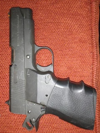 Vendo sin a penas uso llama minimax II cal 45..de 4" con dos cargadores cacha anatomica de goma y 01