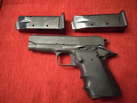 Vendo sin a penas uso llama minimax II cal 45..de 4" con dos cargadores cacha anatomica de goma y 00