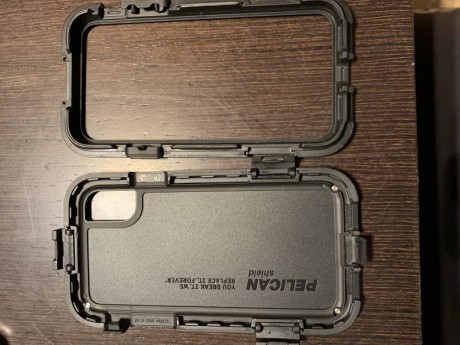 Hola , vendo funda para IPHONE X, marca Pelican modelo shield de Kevlar con estándares de protección militar.
Precio 01