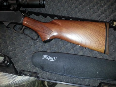 Con menos de dos cajas de balas disparadas el arma se encuentra nuevo, como se aprecia en las fotos. incorpora 12