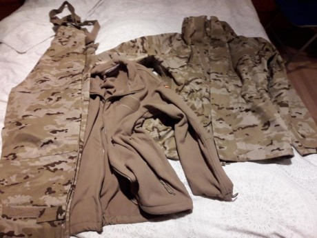 Atención puesto 2 veces..solo estrenado 
Se compone de chaqueta y forro polar desmontable  más pantalón 10